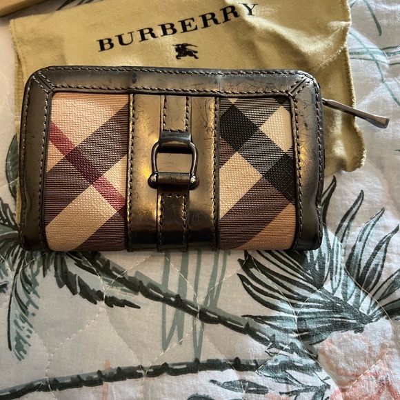 Burberry Medium Wallet - Picture 2 of 9